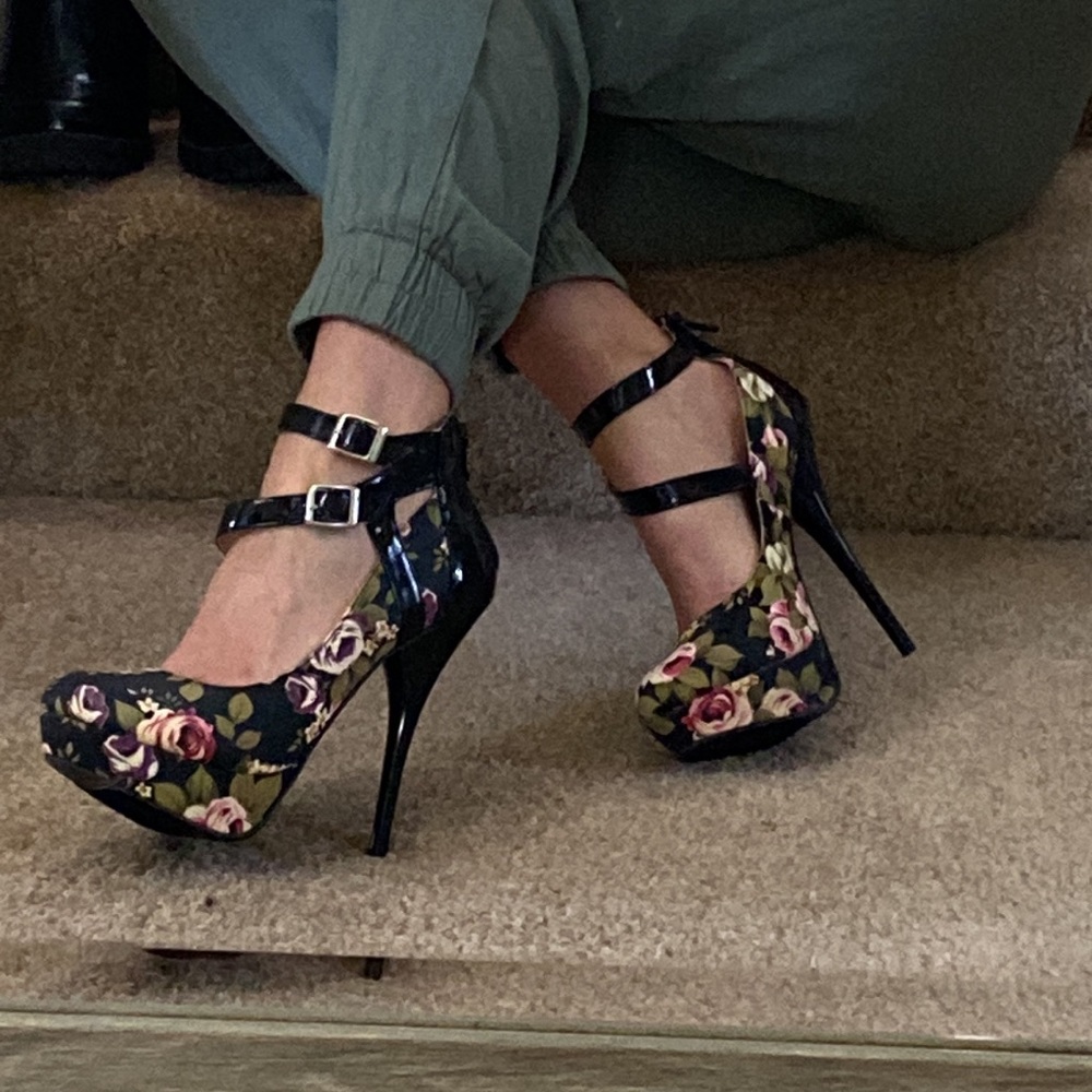 6” Strappy stiletto heels platform floral print - Picture 1 of 7